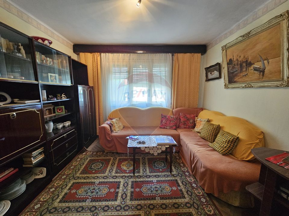 Apartament cu 3 camere de vânzare în zona Delfinariu/Constanta