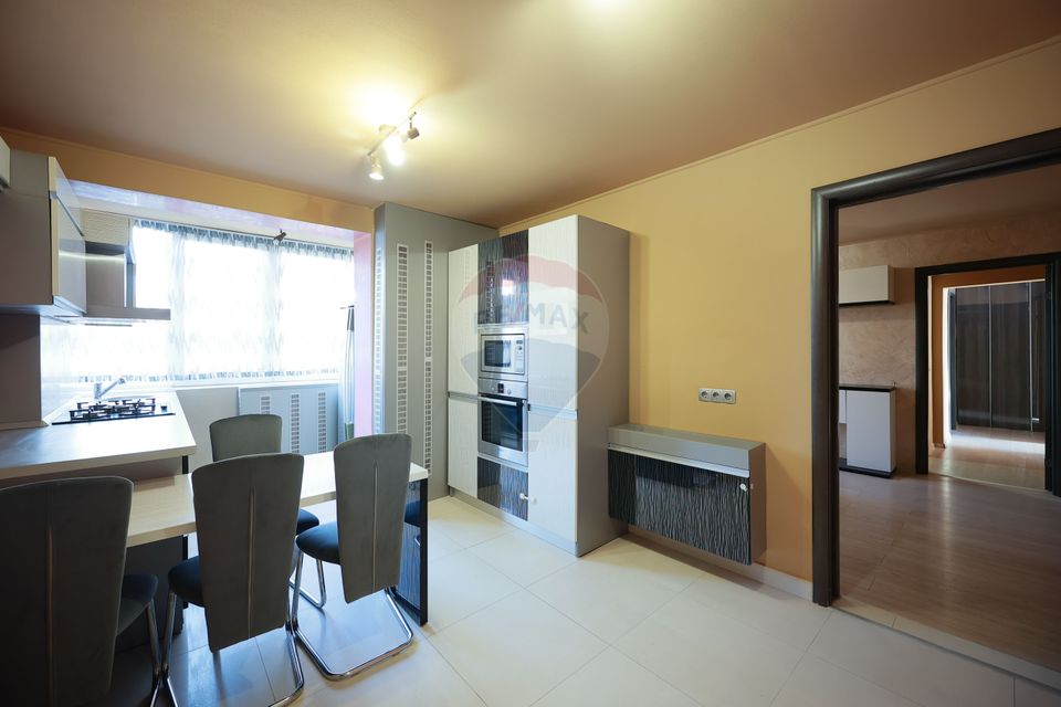 Apartament cu 3 camere de închiriat, în zona Rogerius