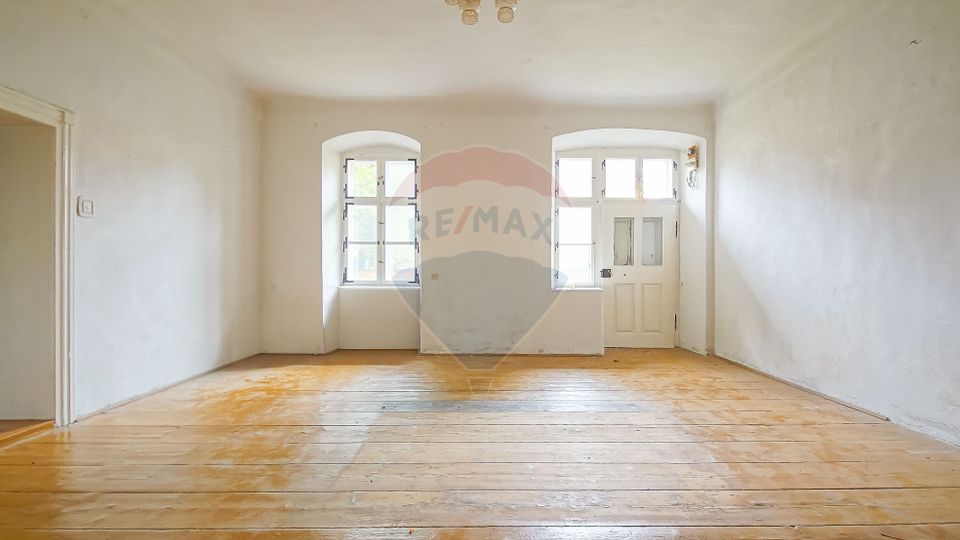 Casă singură în curte, de închiriat, Schei!