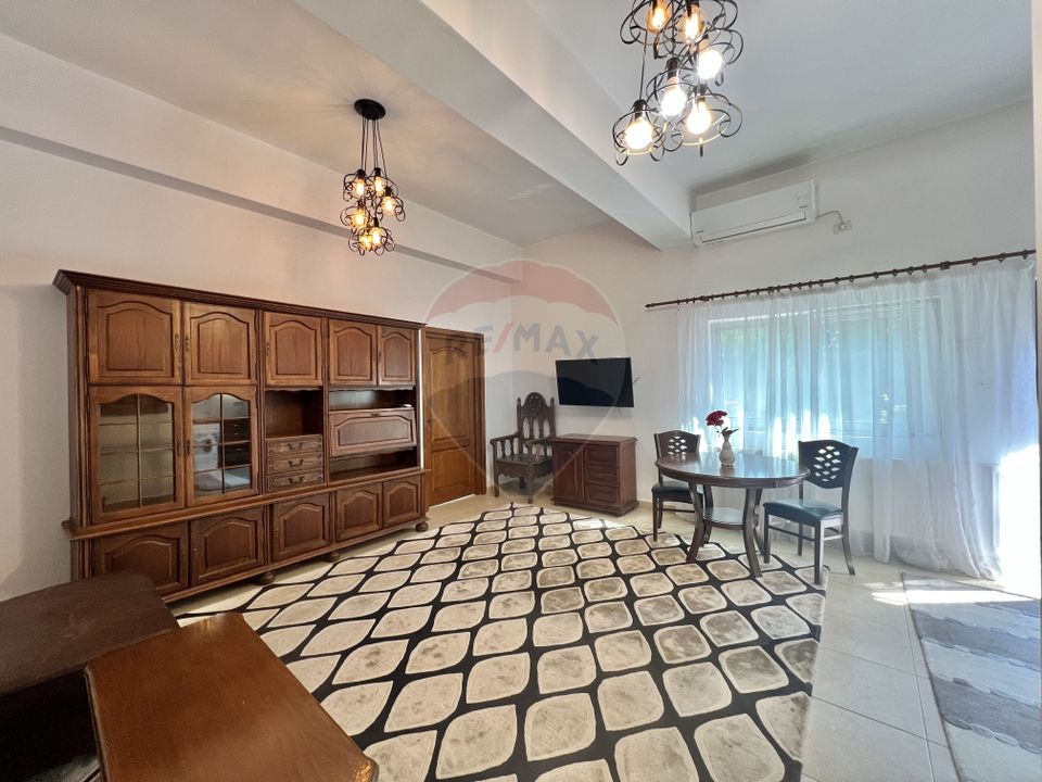 8 room House / Villa for sale