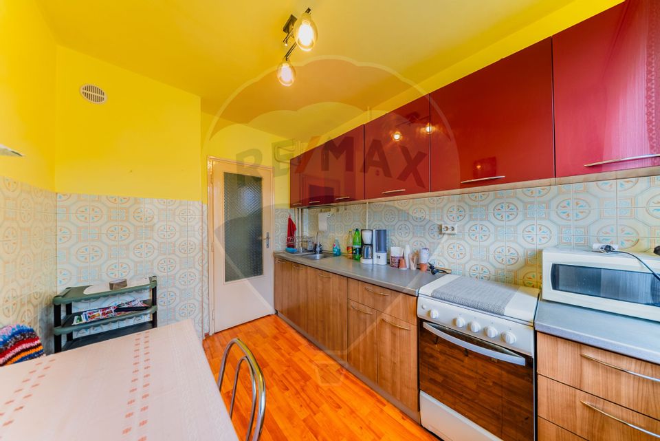 Apartament cu 3 camere la etajul 2 în zona Podgoria