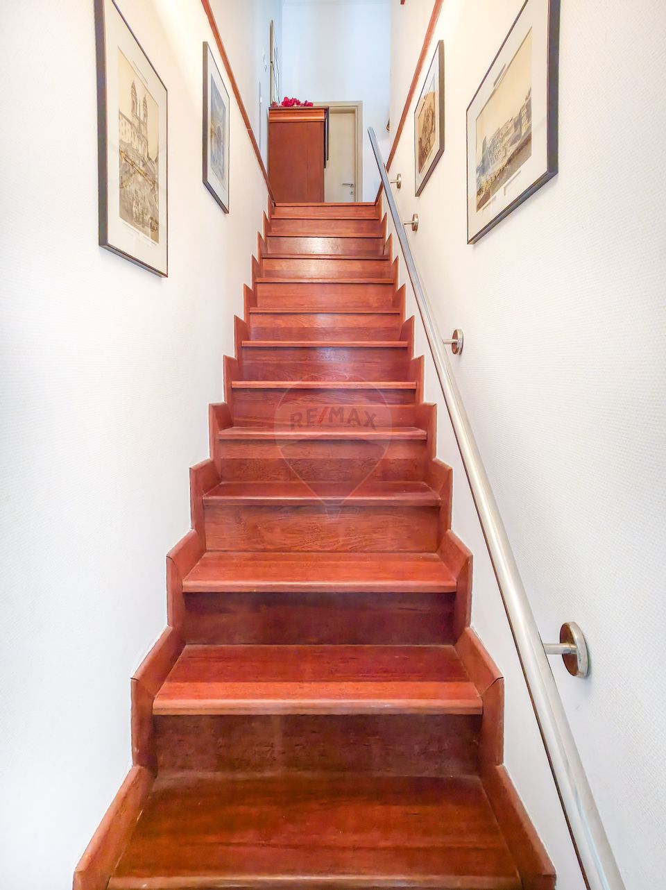 Snagov - Vila 5 camere cu semineu, piscina si iesire directa la lac