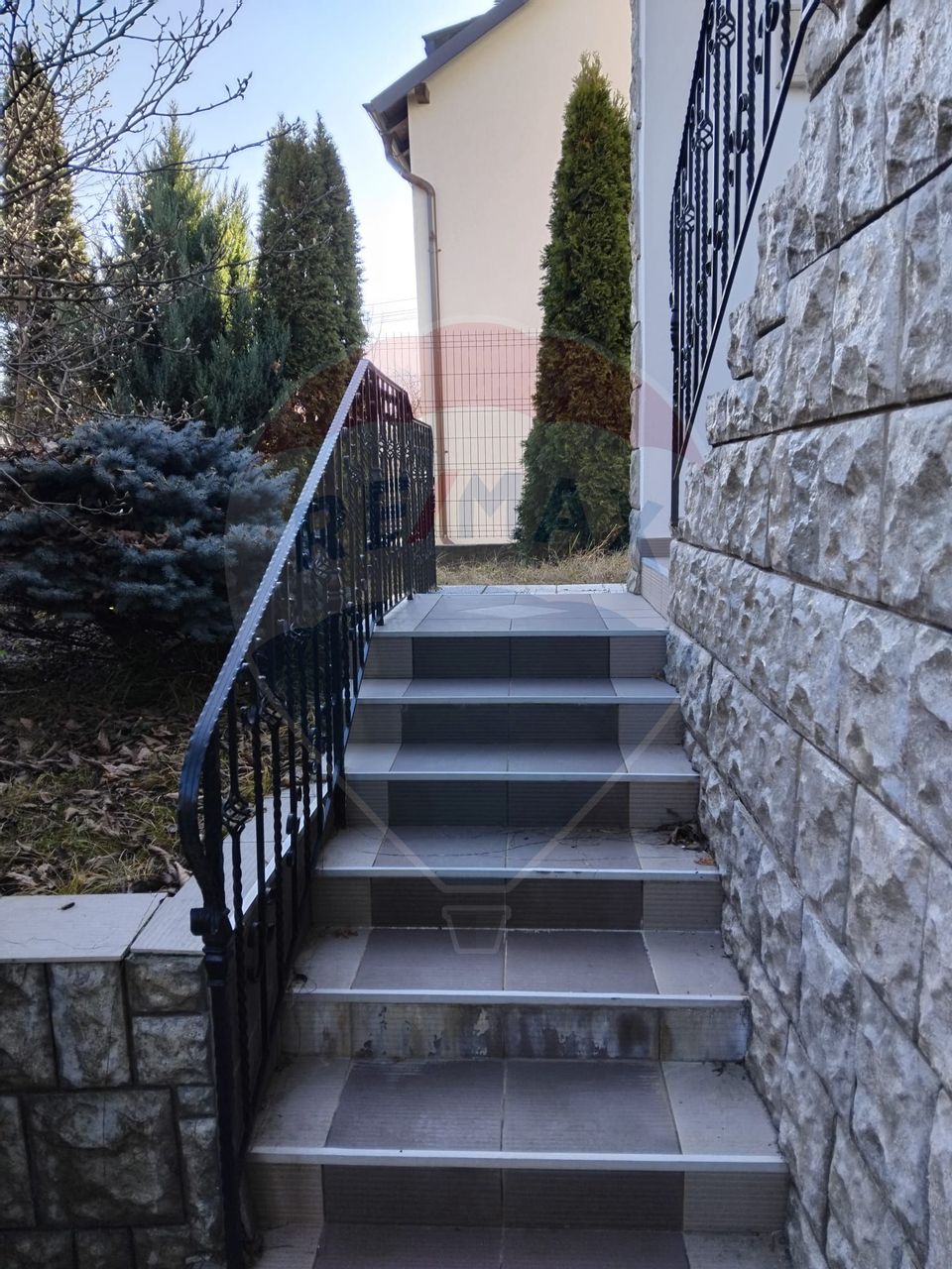 4 room House / Villa for sale, Sud area