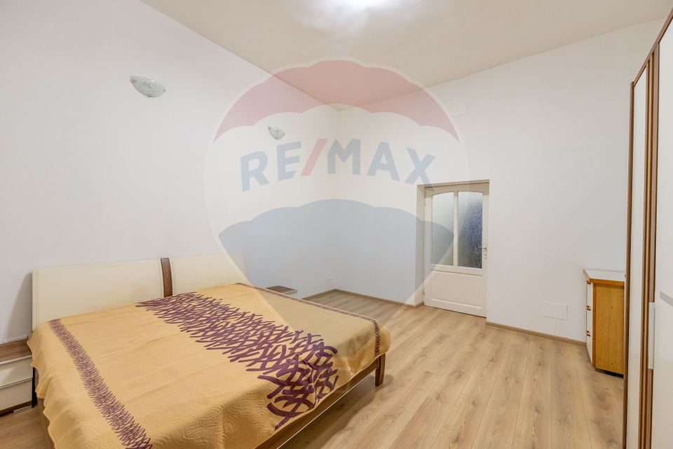 Apartament la casă de închiriat