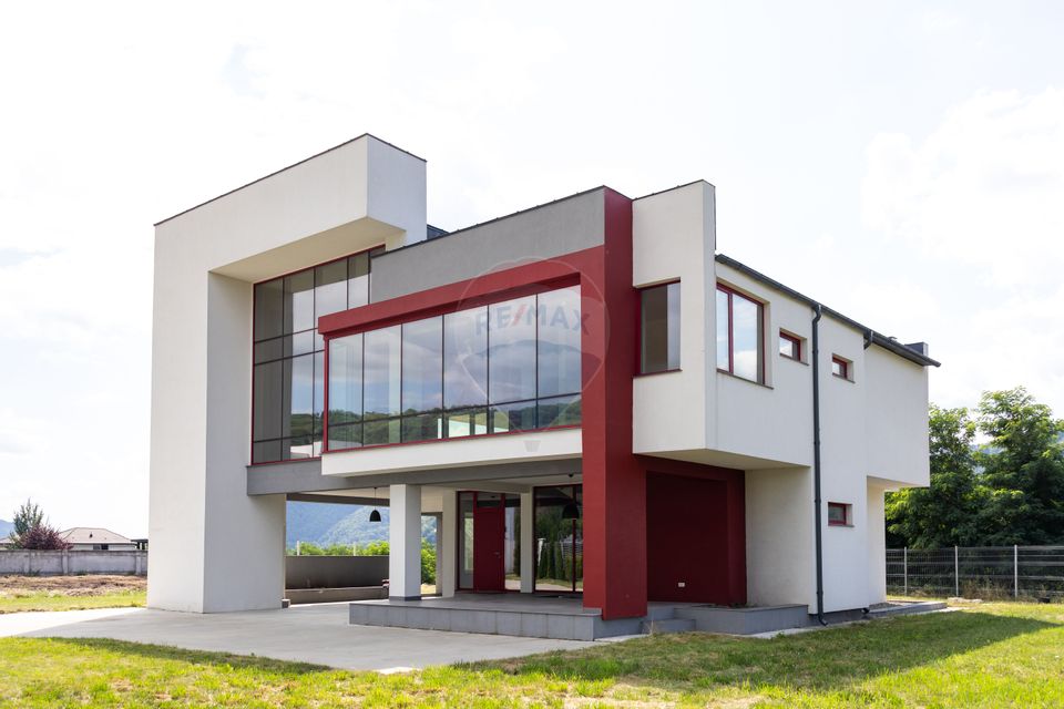 Vilă cu piscină de vanzare  – Bistrița