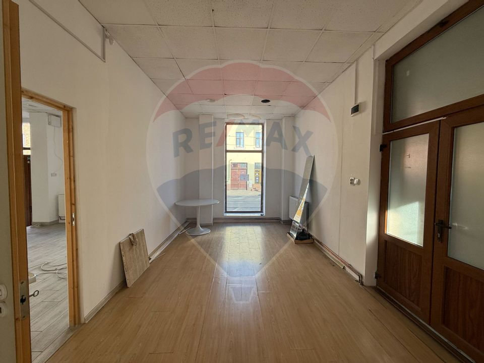 70sq.m Commercial Space for rent, Ultracentral area