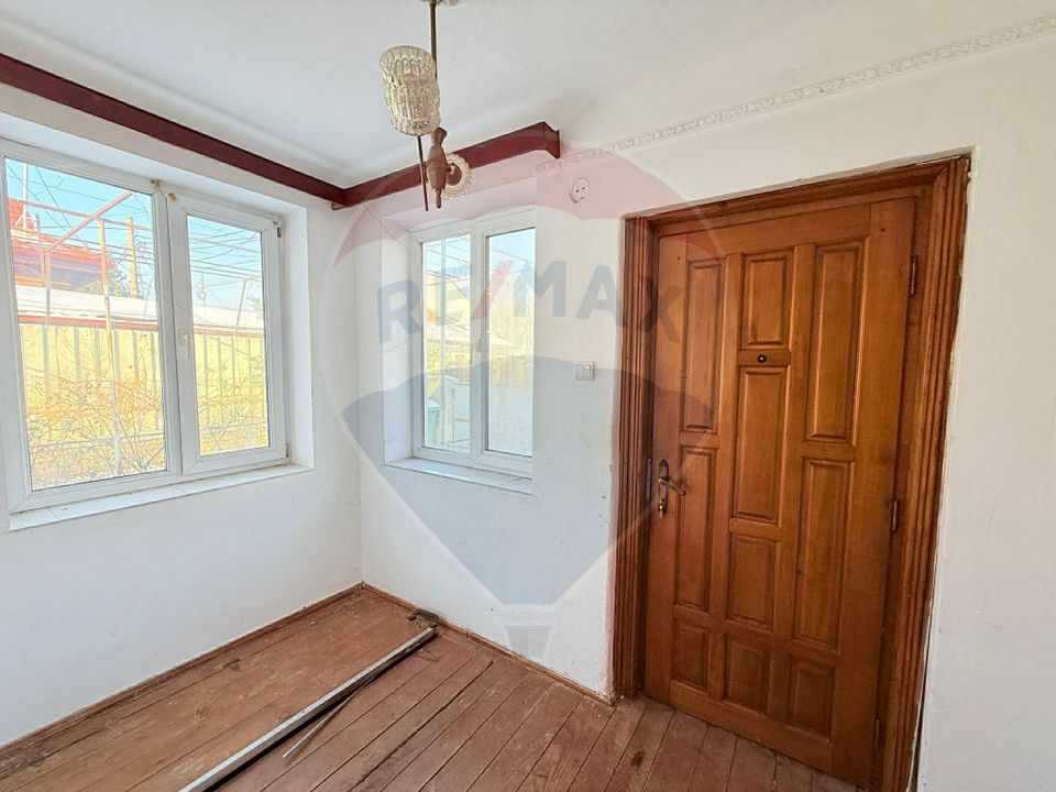 Casă de vanzare cu curte | 4 camere | Zona Gorjului | Teren generos