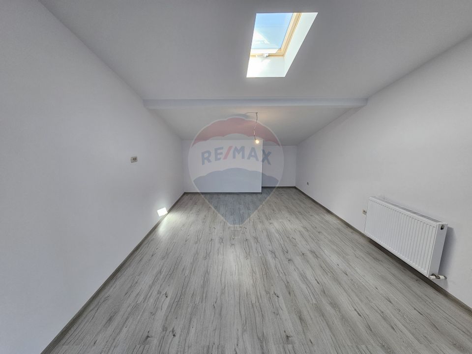 Apartament 4 camere 115.7 mp cu terasa , loc parcare si boxa demisol