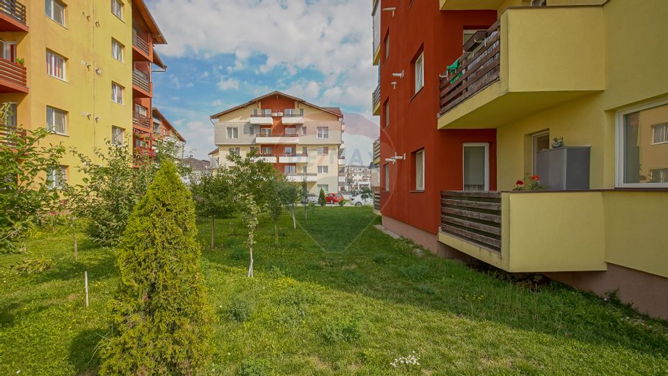 REZERVAT! Apartament cu 2 camere de vânzare, decomandat.