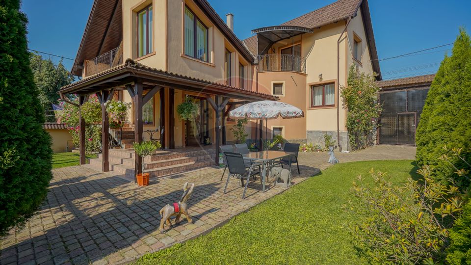 Elegant house, wine cellar, view of the mountains and peak. Postăvaru