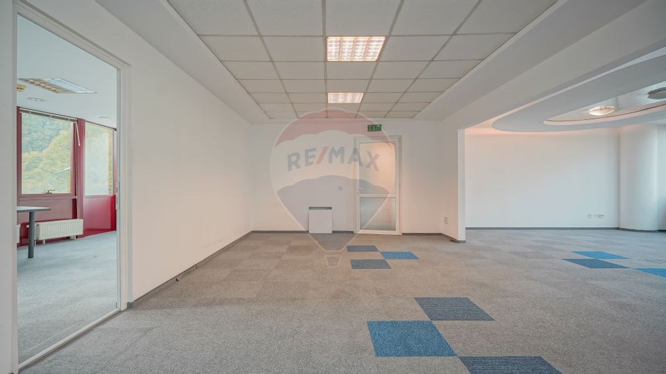 230sq.m Office Space for rent, Ultracentral area