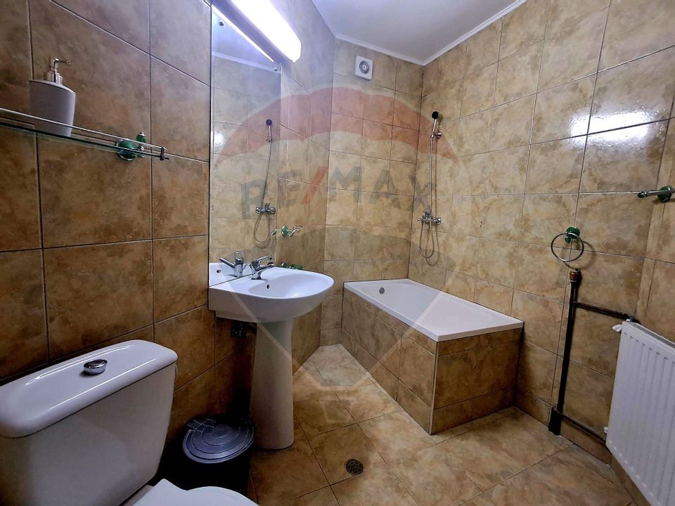 Pensiune Eselnita / 16 camere / Teren - 1448 mp / Ponton