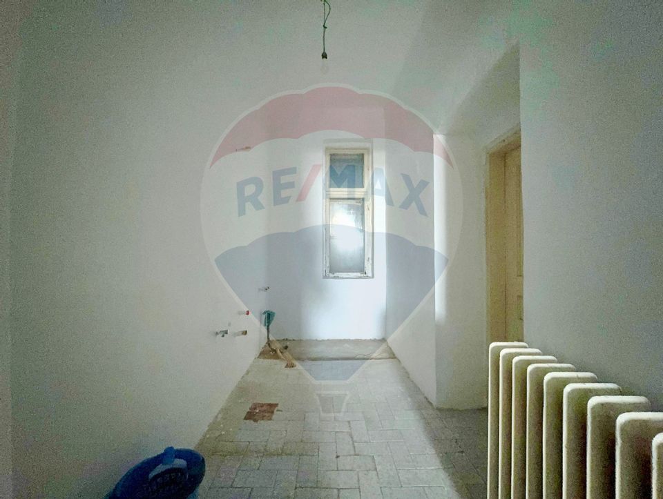 Apartament cu 3 camere de vânzare în zona Elisabetin