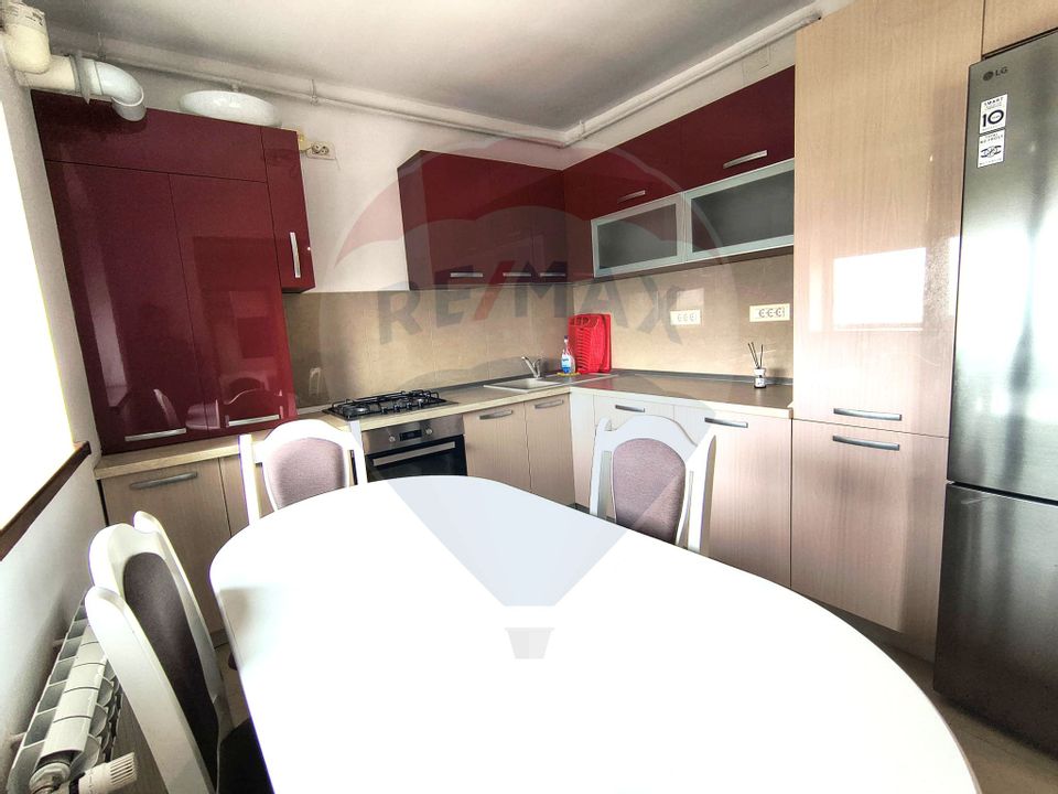 Apartament cu 3 camere de închiriat în zona Delfinariu