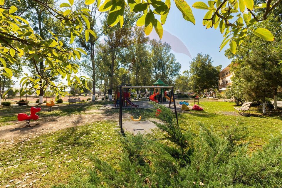 302 room Hotel / Pension for sale, Central area