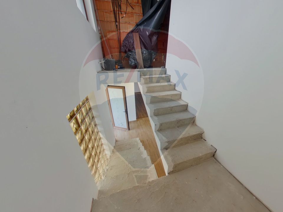 Casă cu 5 camere de vânzare în Piatra, Maramureș