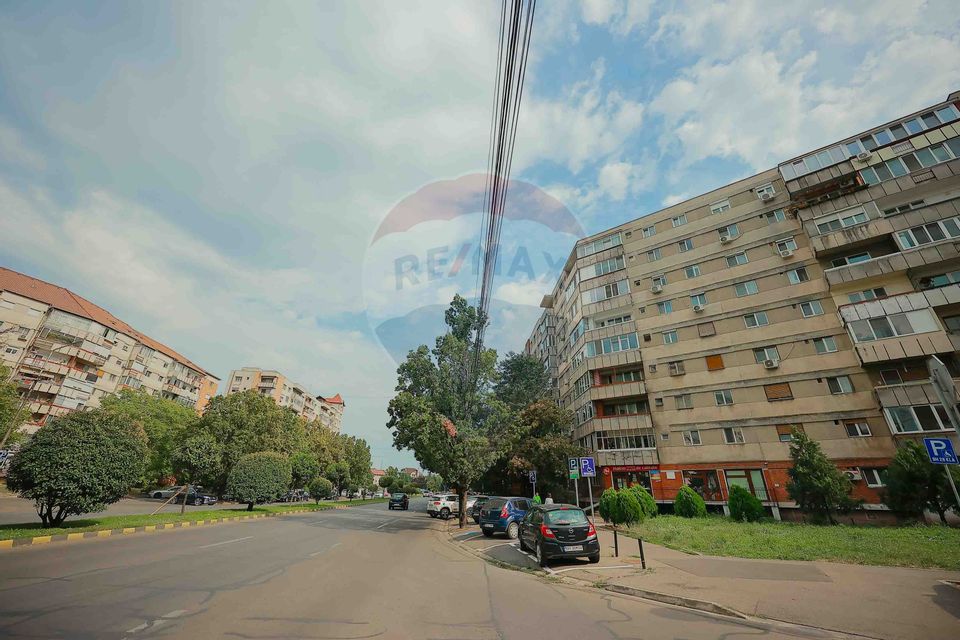 Apartament cu 3 camere de vânzare în zona Dacia