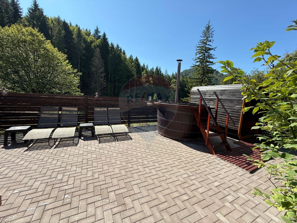 Pensiune cu 14 camere de vânzare Bucovina lângă pârtia Pojorata Malini