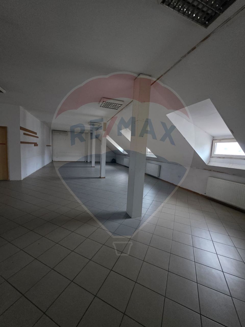 450sq.m Commercial Space for rent, Central area