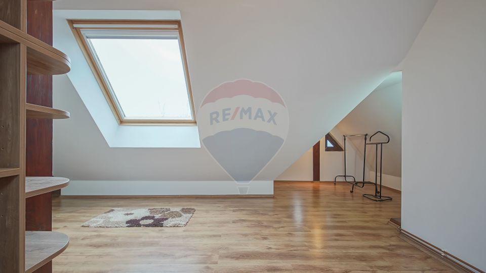 Apartament cu 3 camere de vânzare în zona Florilor