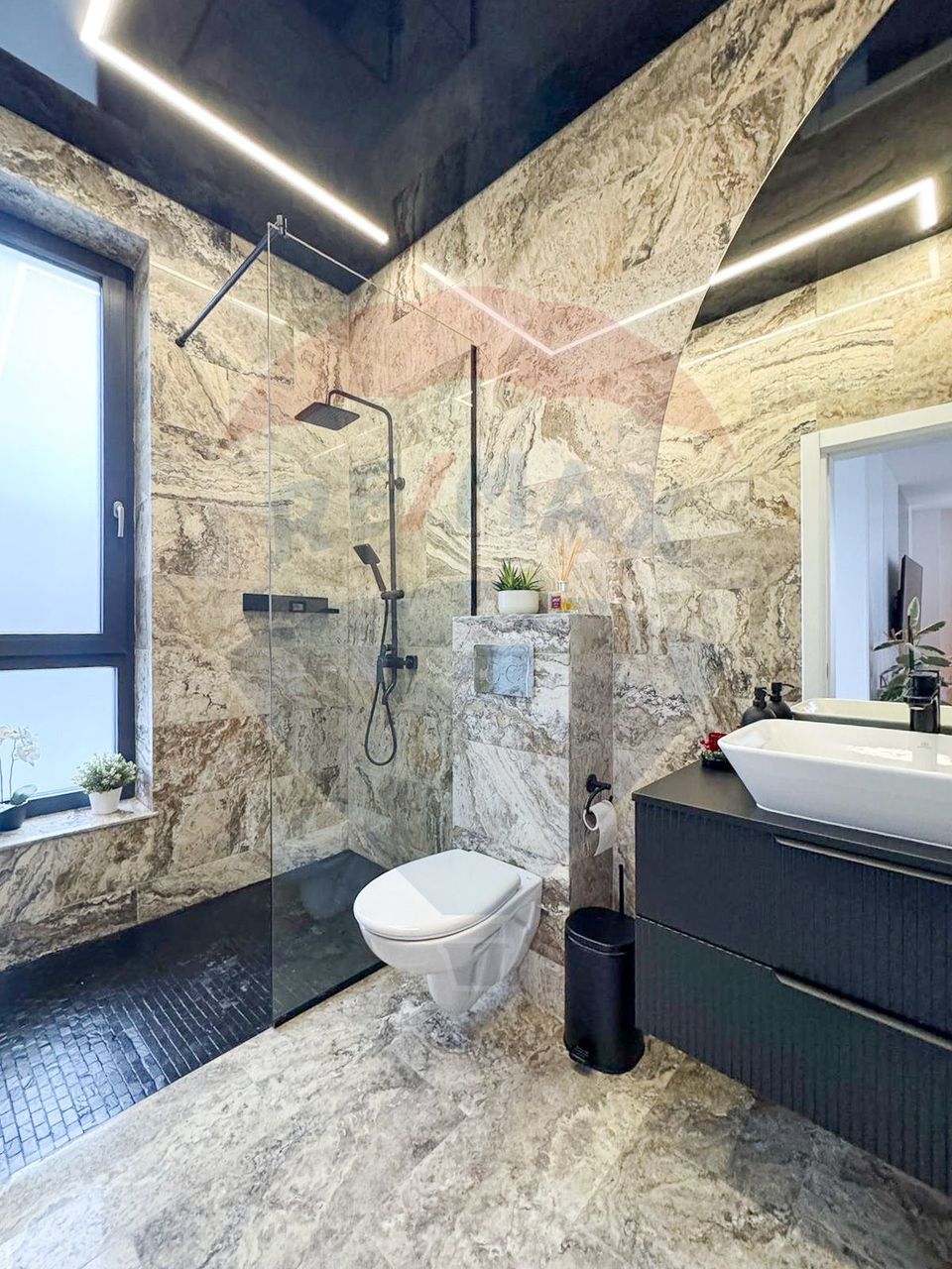 House / Villa for sale in Mogosoaia, shop, bus, utilities