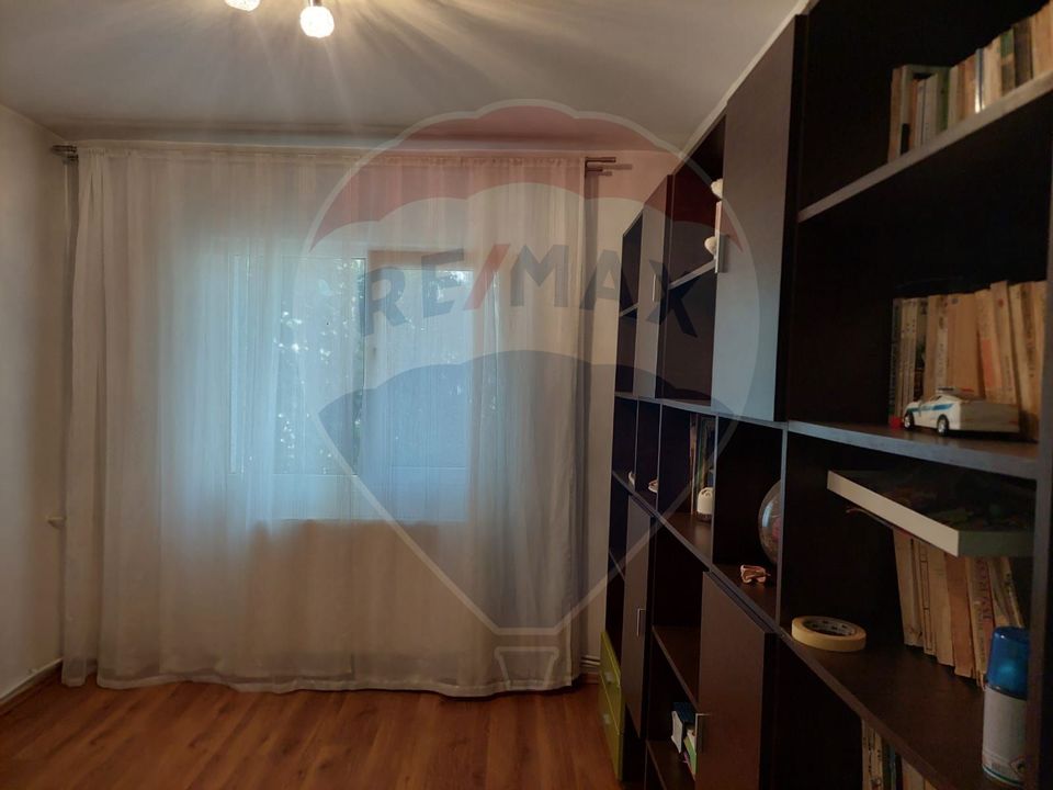 Apartament de inchiriat 4 camere decomandat Bacau