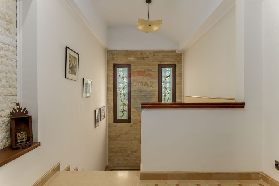 Oferta de sarbatori, discount 10% - Vilă cu parc, piscină și foișor