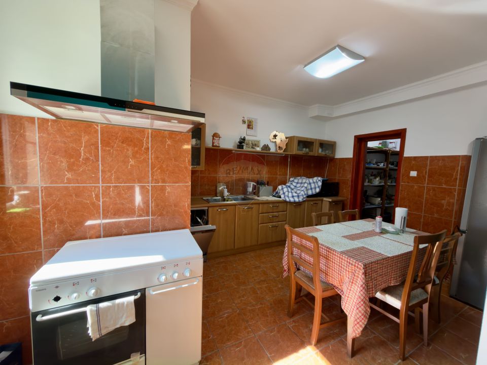 Casă / Vilă 8 camare cartier Beverly Hills Sanmartin