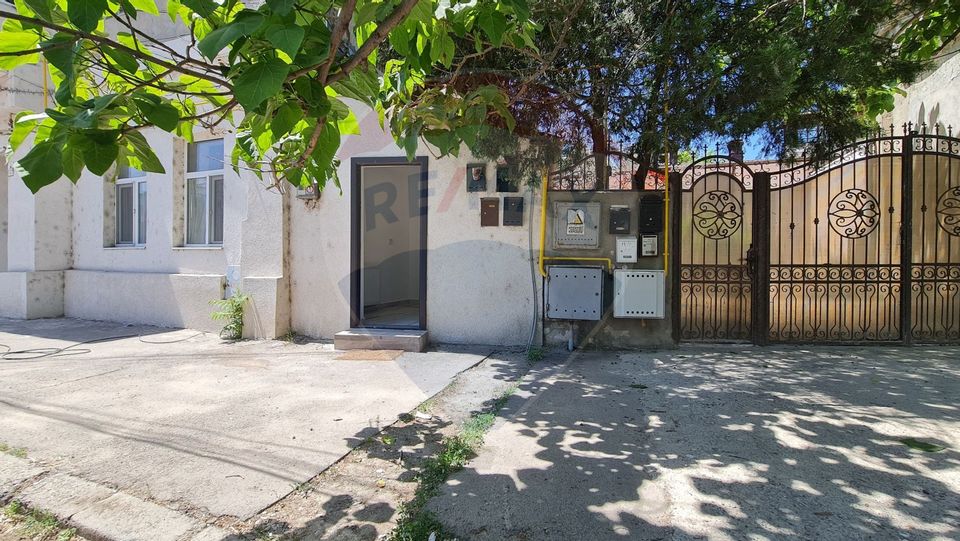 Apartament cu 2 camere decomandat de vânzare Centru