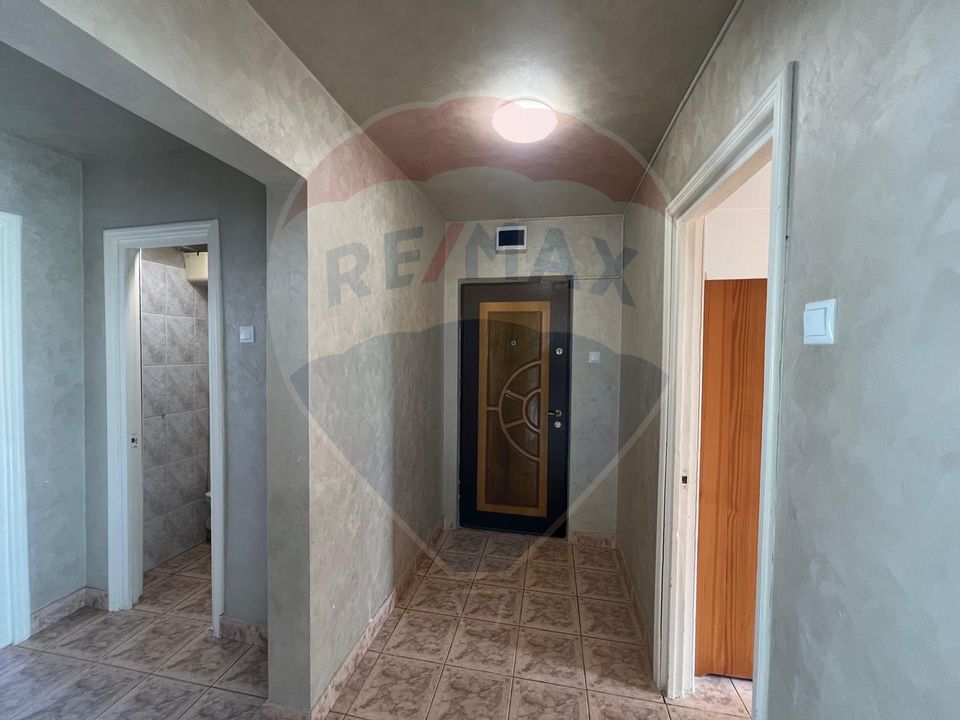 Apartament cu 3 camere de vânzare în zona Narcisa