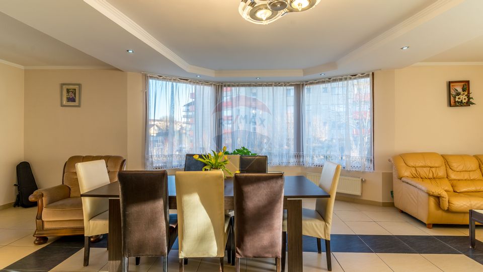 Casă cu 7 camere de vânzare în Dej
