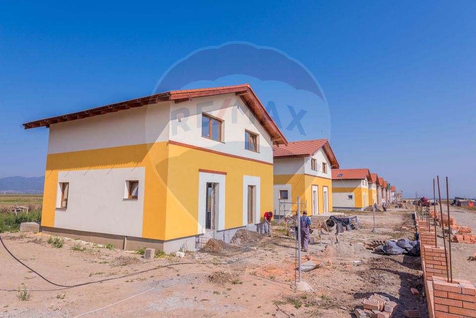 Promotieee !!! Case la cheie in Cristian - Curte proprie