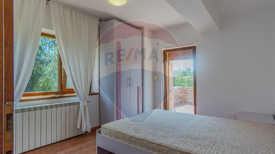 Casa CU POVESTE rezidential/ vacanta in Teliu cu 1700 mp teren!