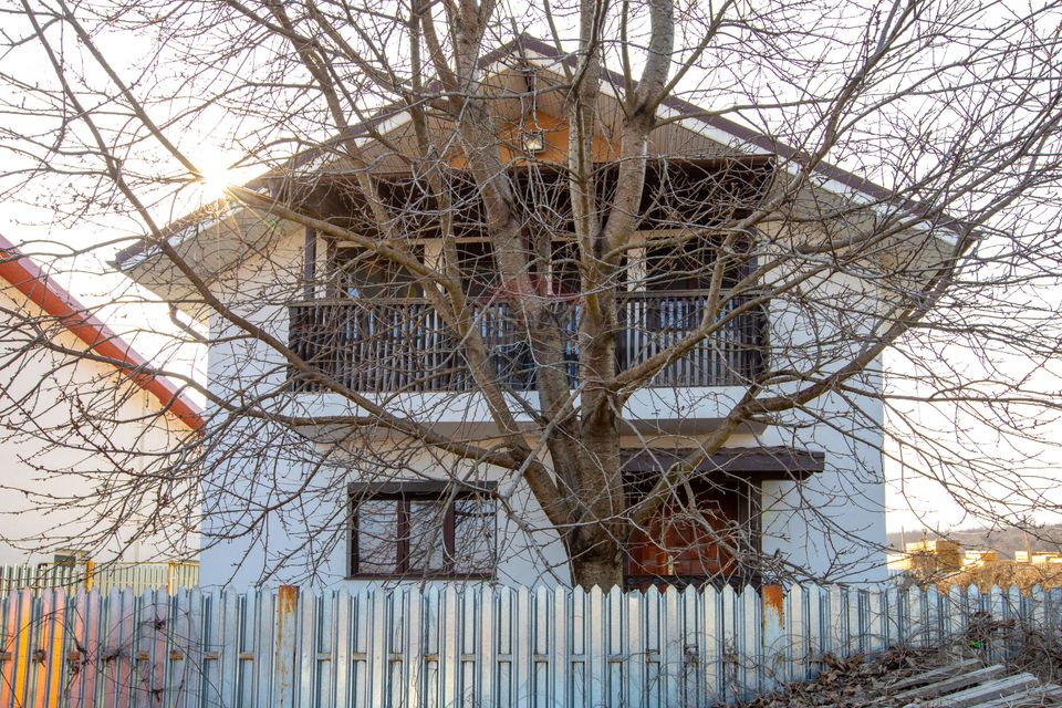 Hală 1.000 mp + curte 3.200 mp + CASĂ 160 mp BONUS | Acces TIR | Bacău