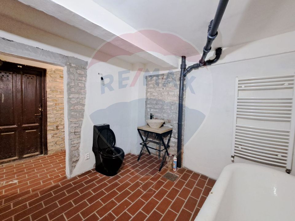 Spațiu comercial-Demisol-Atelier de arta