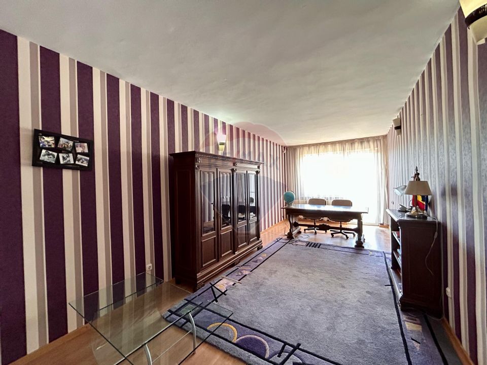 Casă / Vilă cu 16 camere de vânzare în zona Central