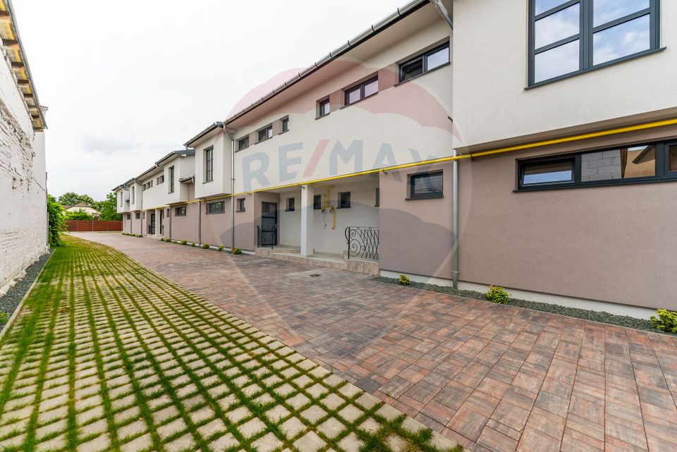 Casă elegantă și spațioasă – în complex privat, zona centrală Arad