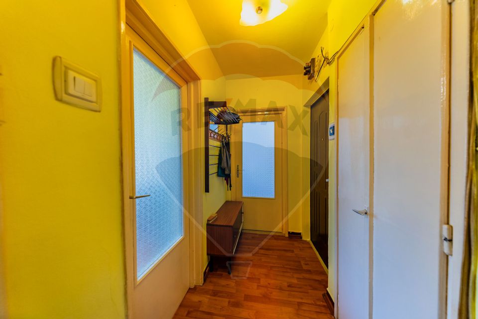 Apartament cu 3 camere la etajul 2 în zona Podgoria