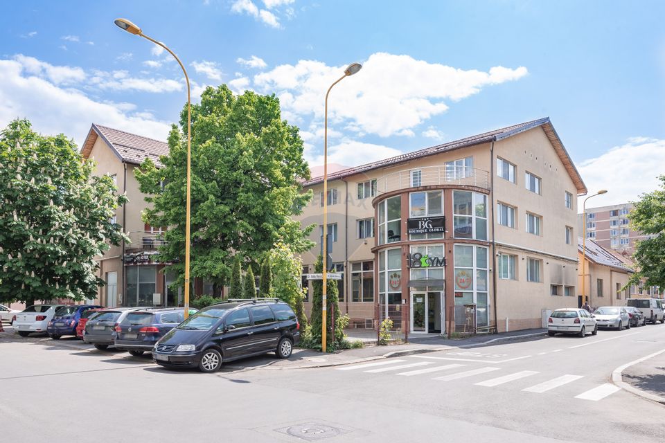 Hotel cu 23 unități de cazare, 2 săli de ședință, locație excelentă