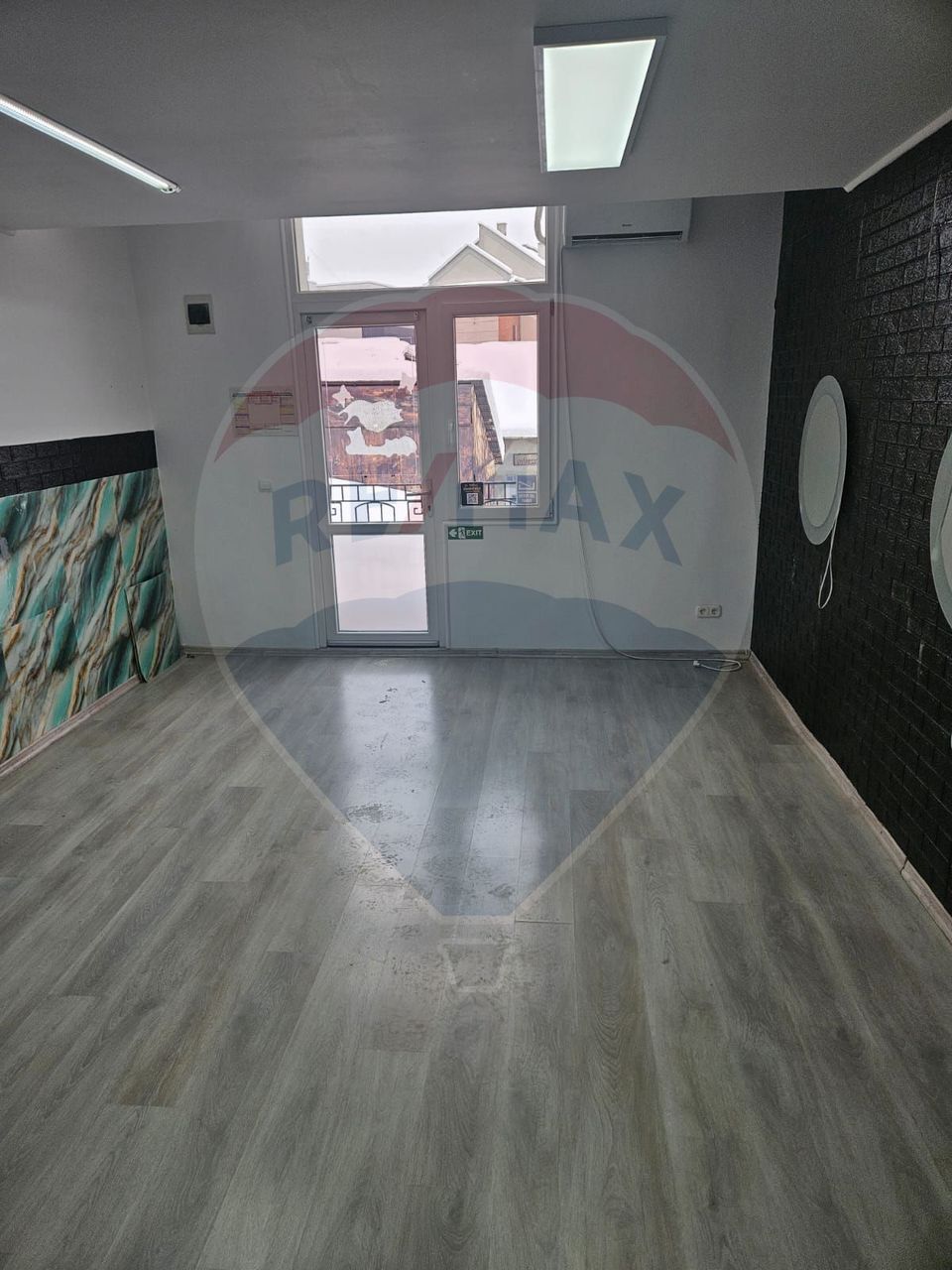 22sq.m Commercial Space for rent