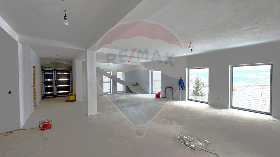 Casa noua, premium, cu panoramă superbă asupra orașului