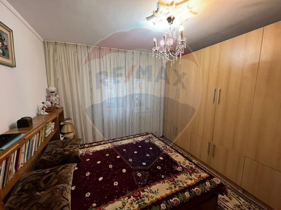 Apartament 3 camere în zona Tineretului