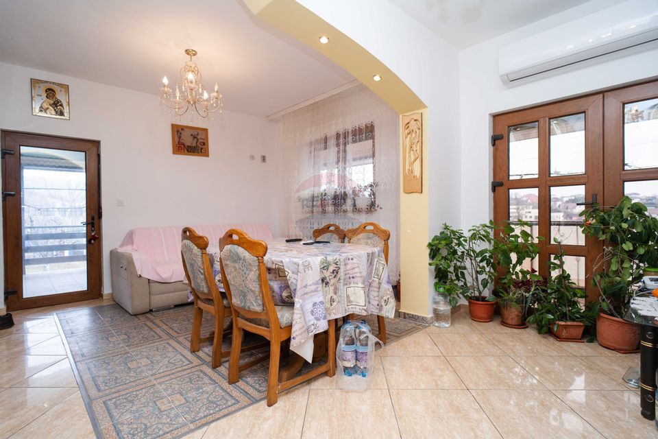 Casă / Vilă cu 3 camere de vânzare în zona Bucium