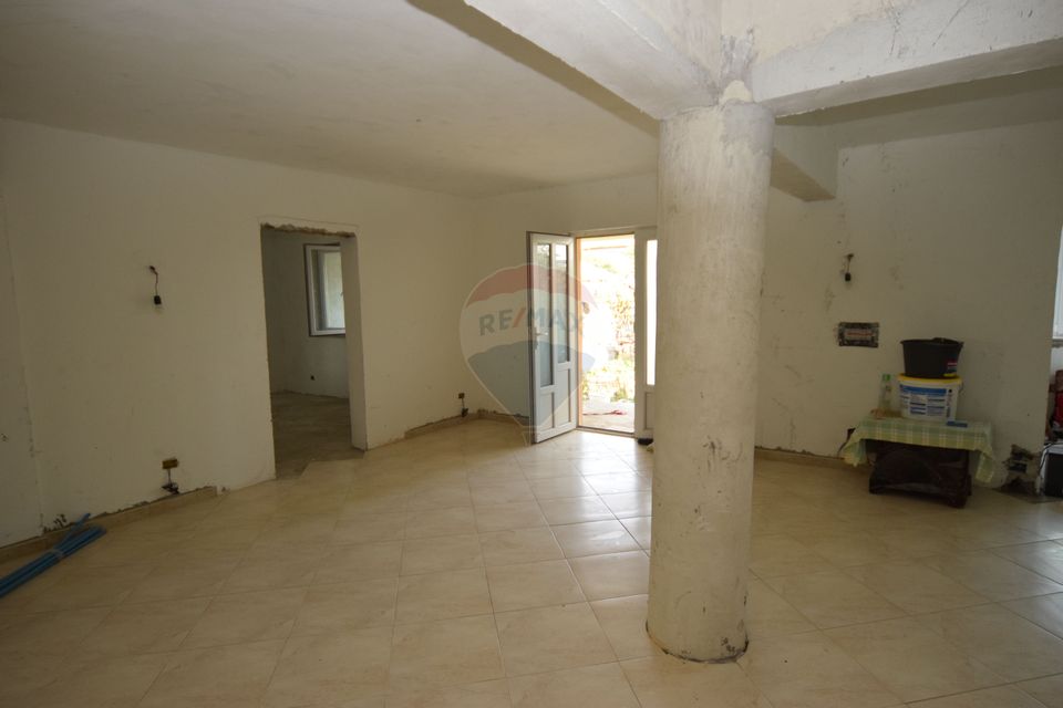 8 room House / Villa for sale, Nord area