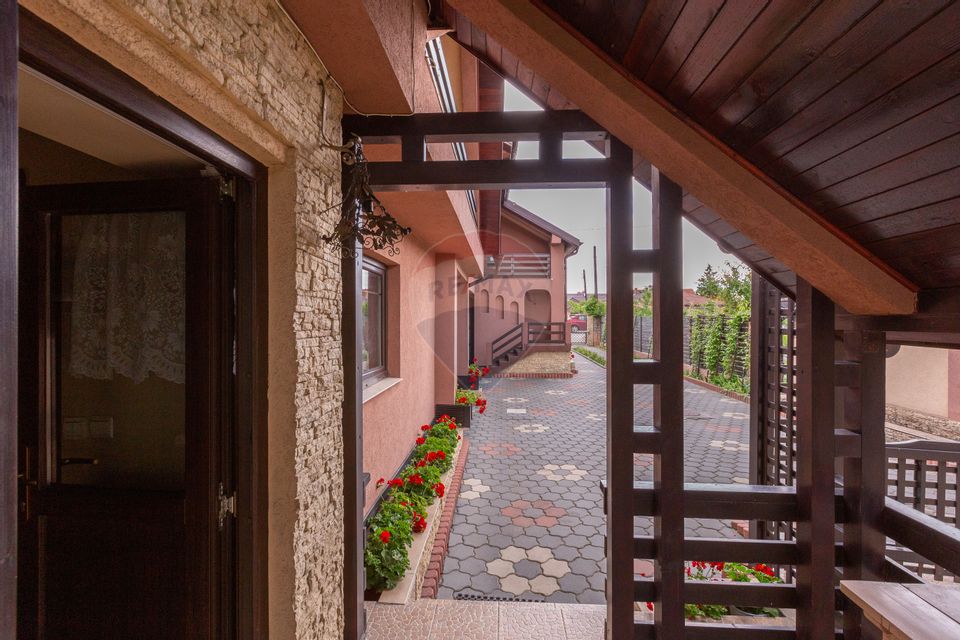10 room House / Villa for sale, Serbanesti area