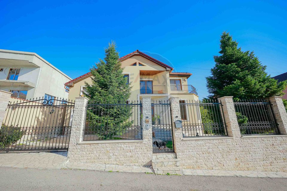 De vânzare vilă cu 7 camere, drum privat, în zona de Dealuri