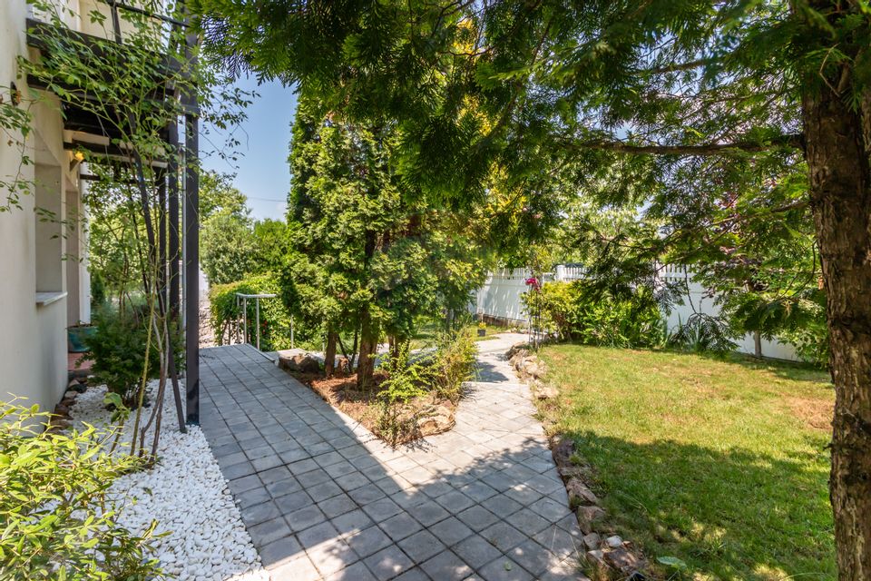 Casă / Vilă in Corbeanca, langa lac, zona exclusivista