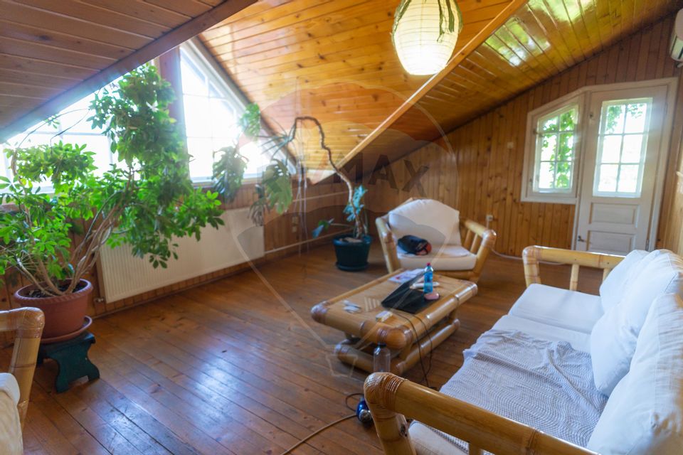 Casă / Vilă cu 10 camere si teren generos, Sos. Salaj