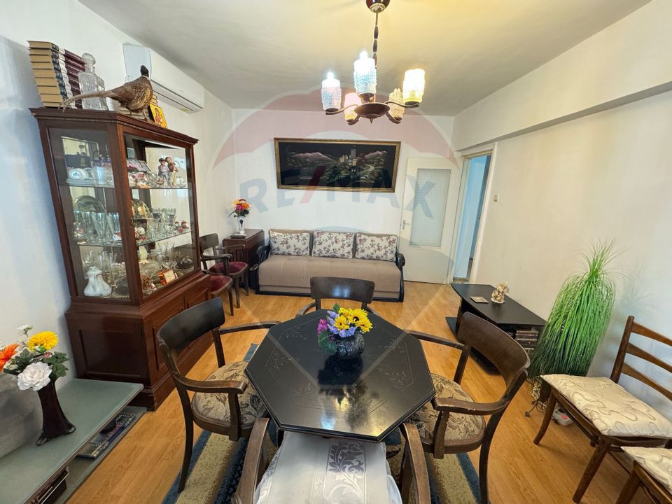 Apartament de vanzare - 4 camere- decomandat-Bistrita Lac