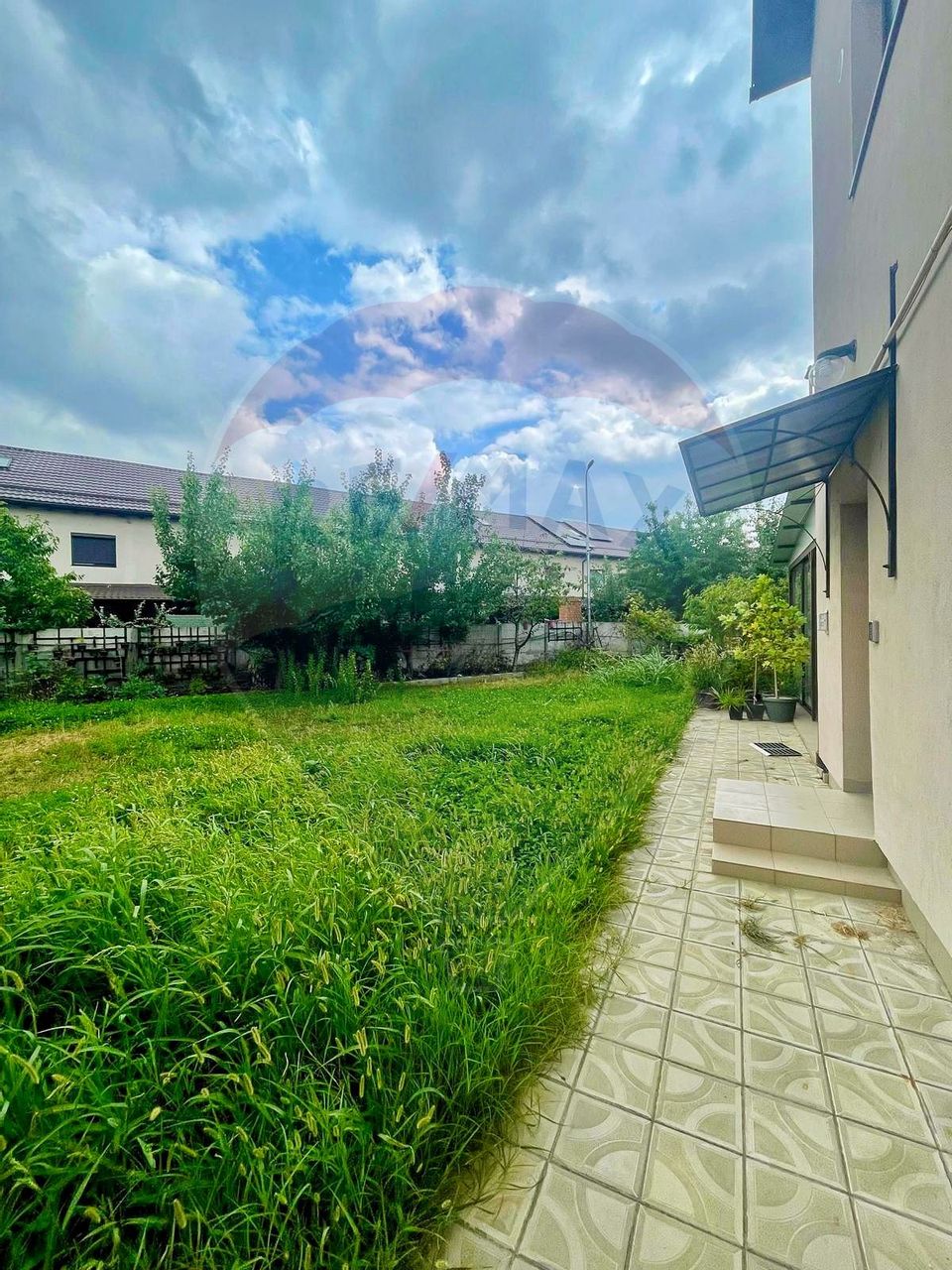 Casă individuală P+1+M, Chiajna – mobilată și utilată, cartier privat